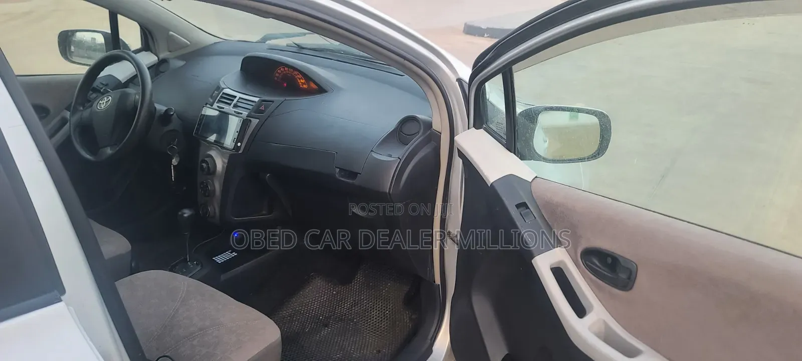 Toyota Vitz 2010 Gray