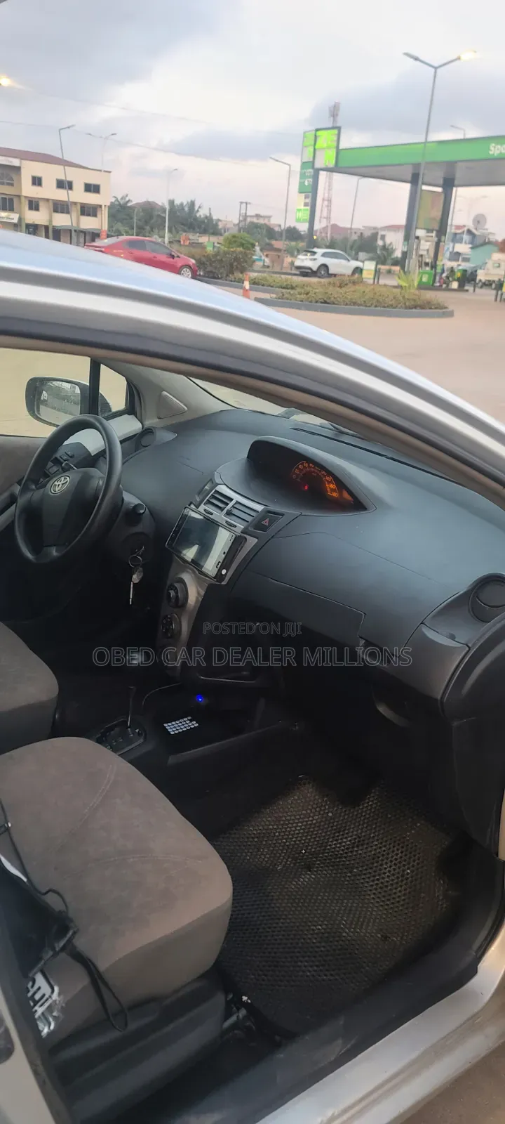 Toyota Vitz 2010 Gray