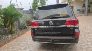 Toyota Land Cruiser 4.5 V8 VXR 2020 Black