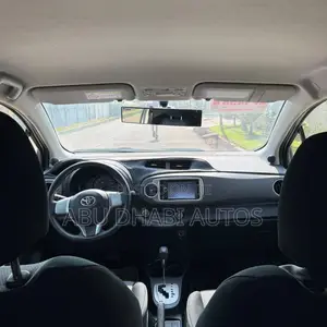 Toyota Vitz 1.0 FWD 5dr 2013 Silver
