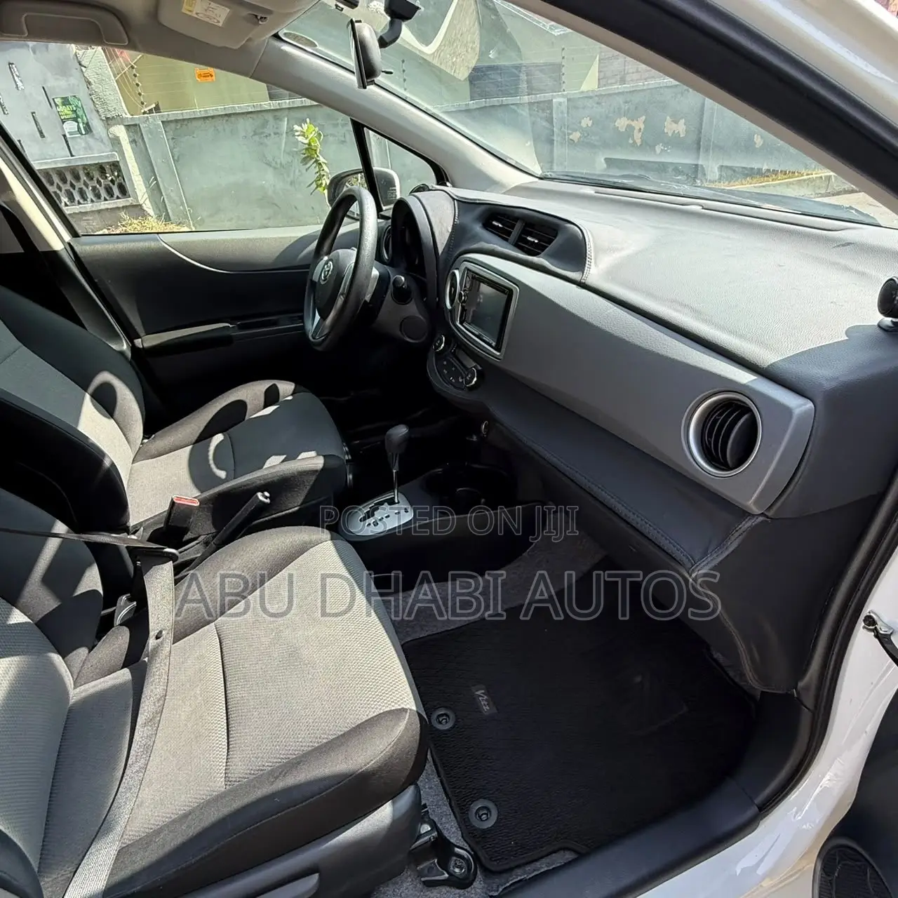 Toyota Vitz 1.0 FWD 5dr 2013 Silver