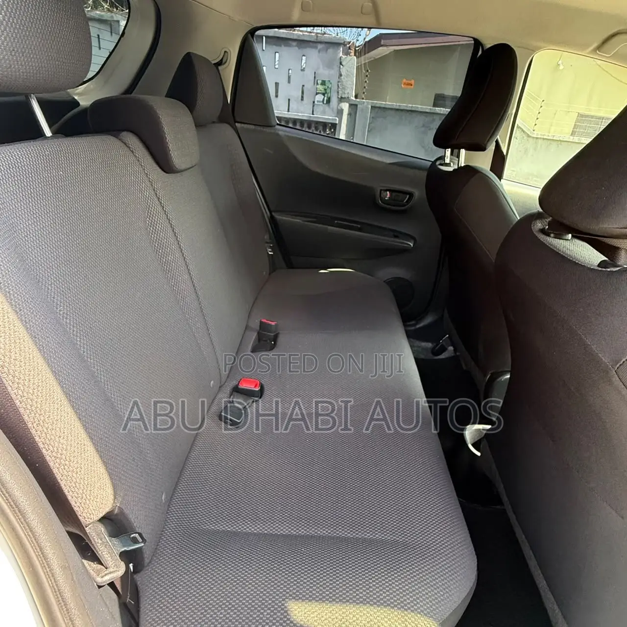 Toyota Vitz 1.0 FWD 5dr 2013 Silver