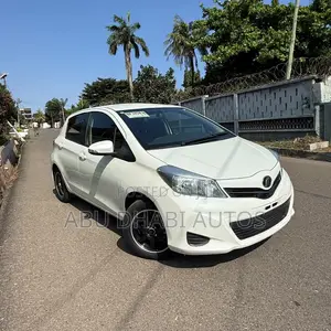 Toyota Vitz 1.0 FWD 5dr 2013 Silver