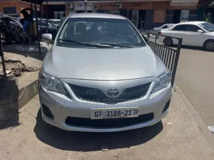 Toyota Corolla LE 4dr Sedan (1.8L 4cyl 4A) 2011 Silver