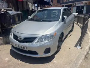 Toyota Corolla LE 4dr Sedan (1.8L 4cyl 4A) 2011 Silver