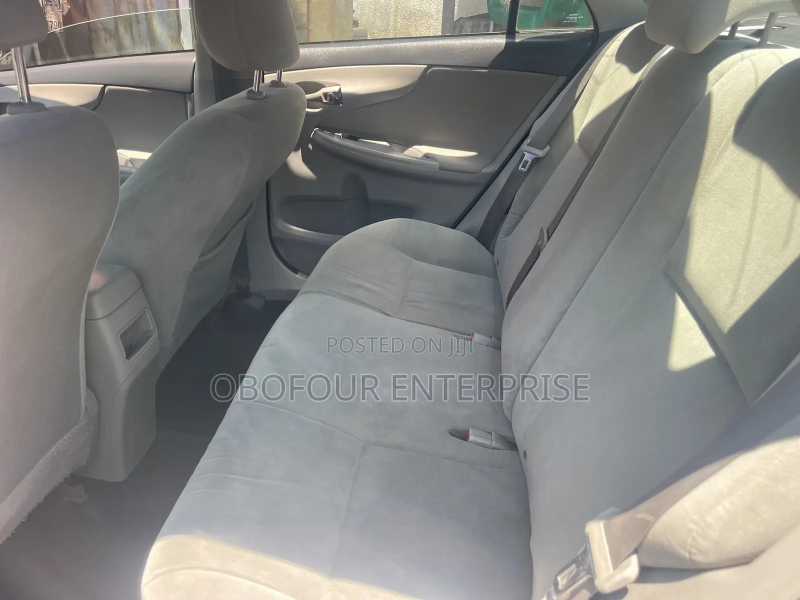 Toyota Corolla LE 4dr Sedan (1.8L 4cyl 4A) 2011 Silver