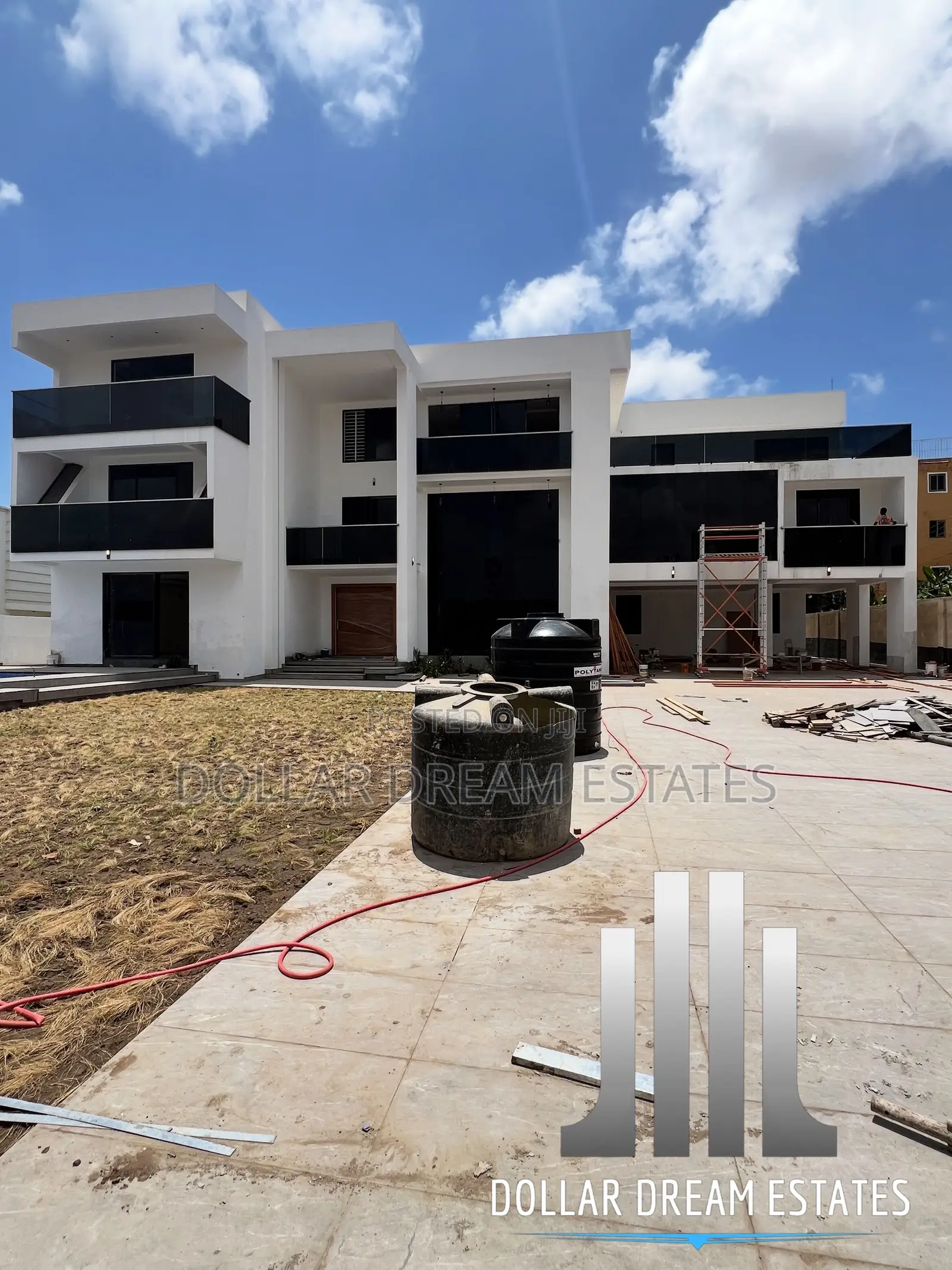 9bdrm House in Adjiriganor for sale
