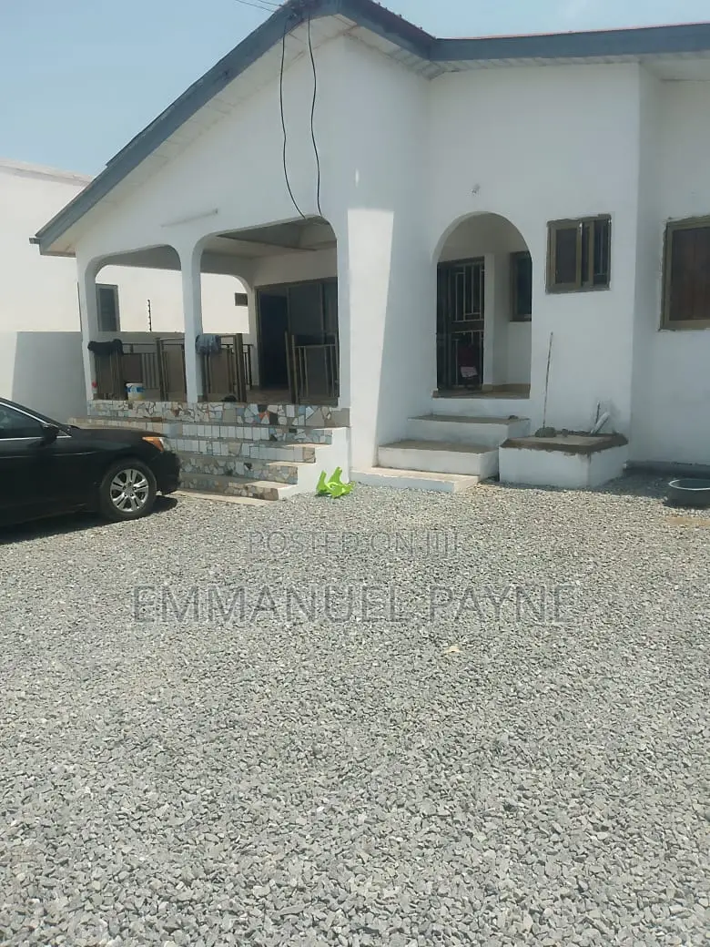 7bdrm House in Madina, Lake Side for sale