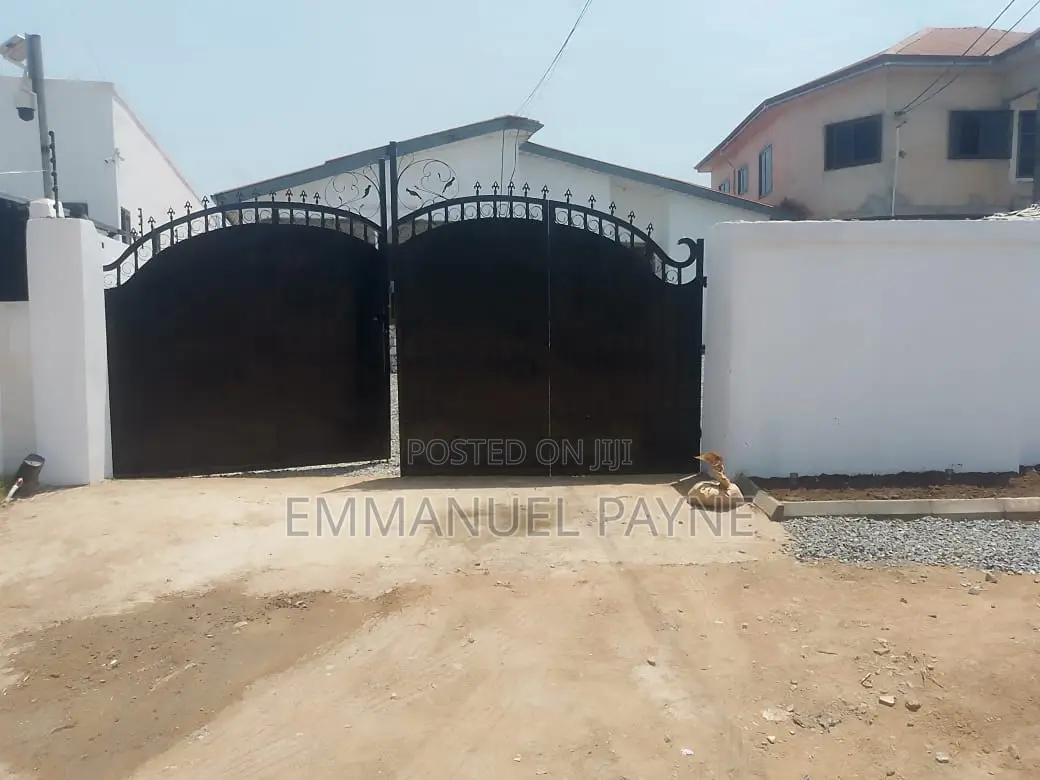 7bdrm House in Madina, Lake Side for sale