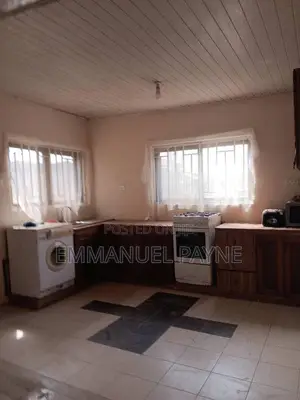 7bdrm House in Madina, Lake Side for sale
