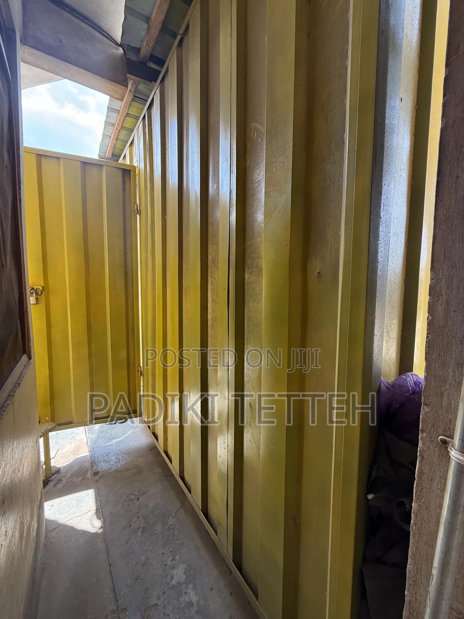 Movable Container With Wooded Floors and Shelves for Sale