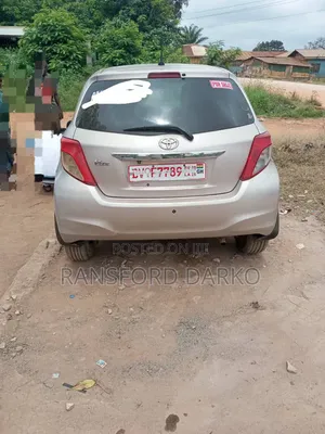 Toyota Vitz 2012 Silver