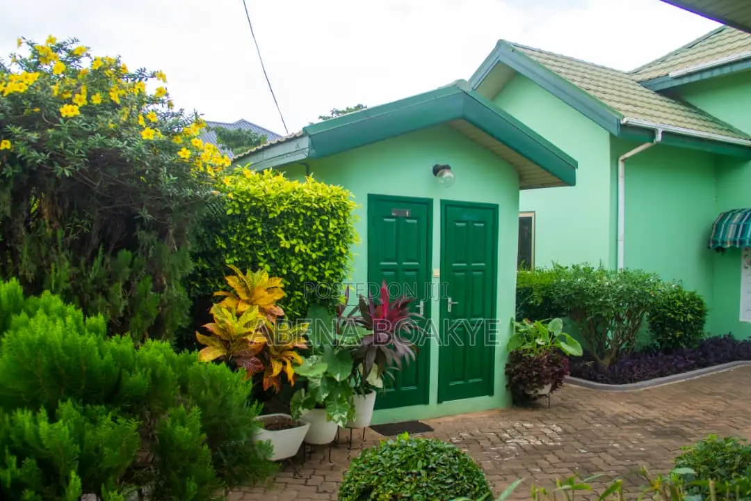 Furnished 7bdrm House in Owusu Ansah for sale