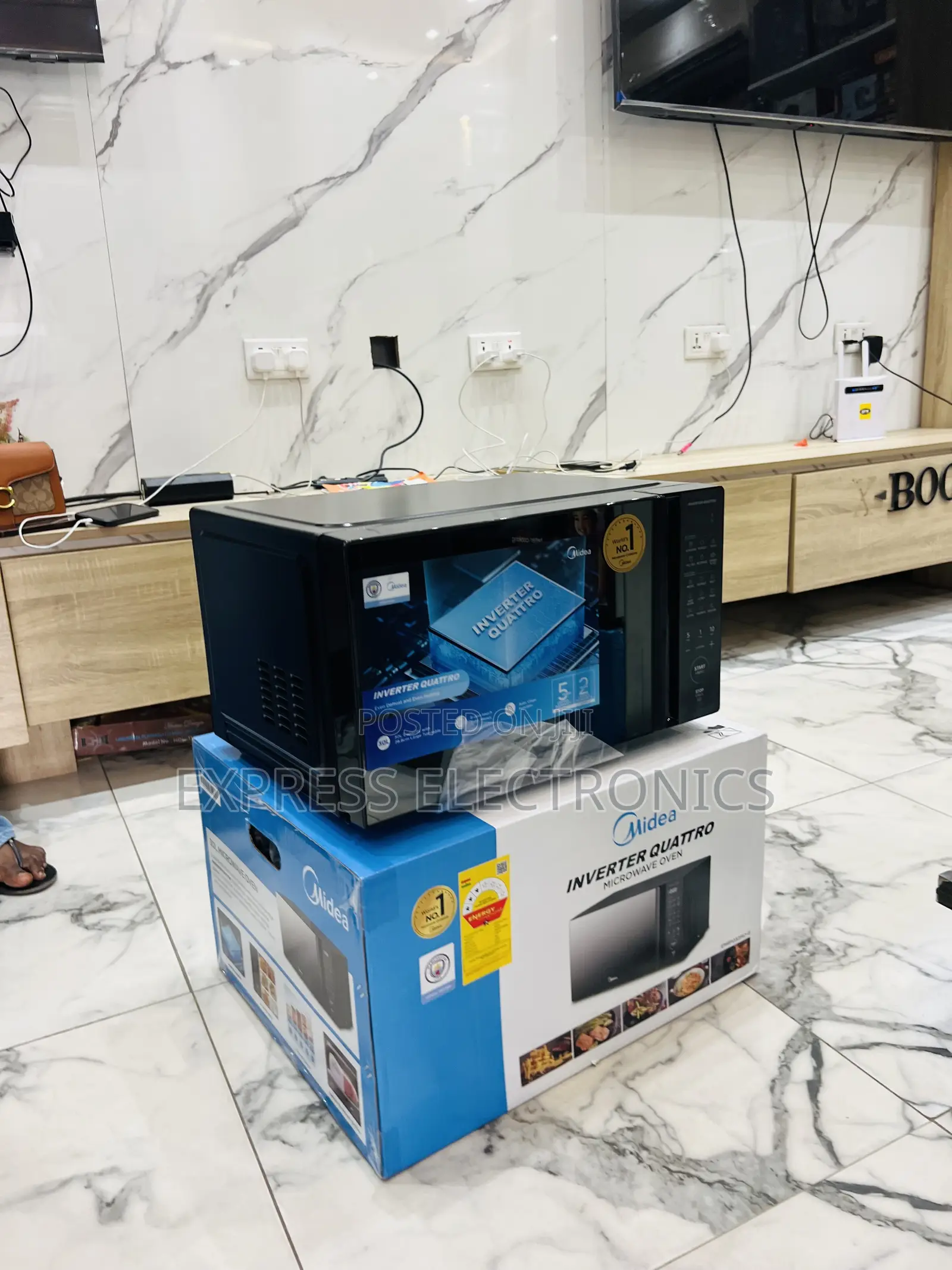 Better Deals Midea 30L Solo Microwave (EM9P032MO-B)900W Countertop