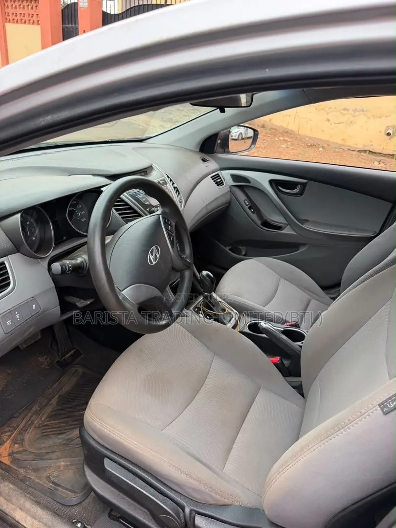 Hyundai Elantra GLS Sedan FWD (1.8L 4cyl 6A) 2013 Silver