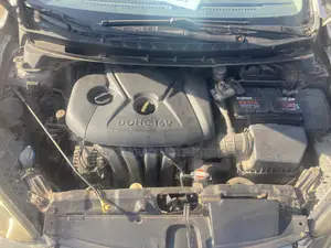 Hyundai Elantra GLS Sedan FWD (1.8L 4cyl 6A) 2013 Silver
