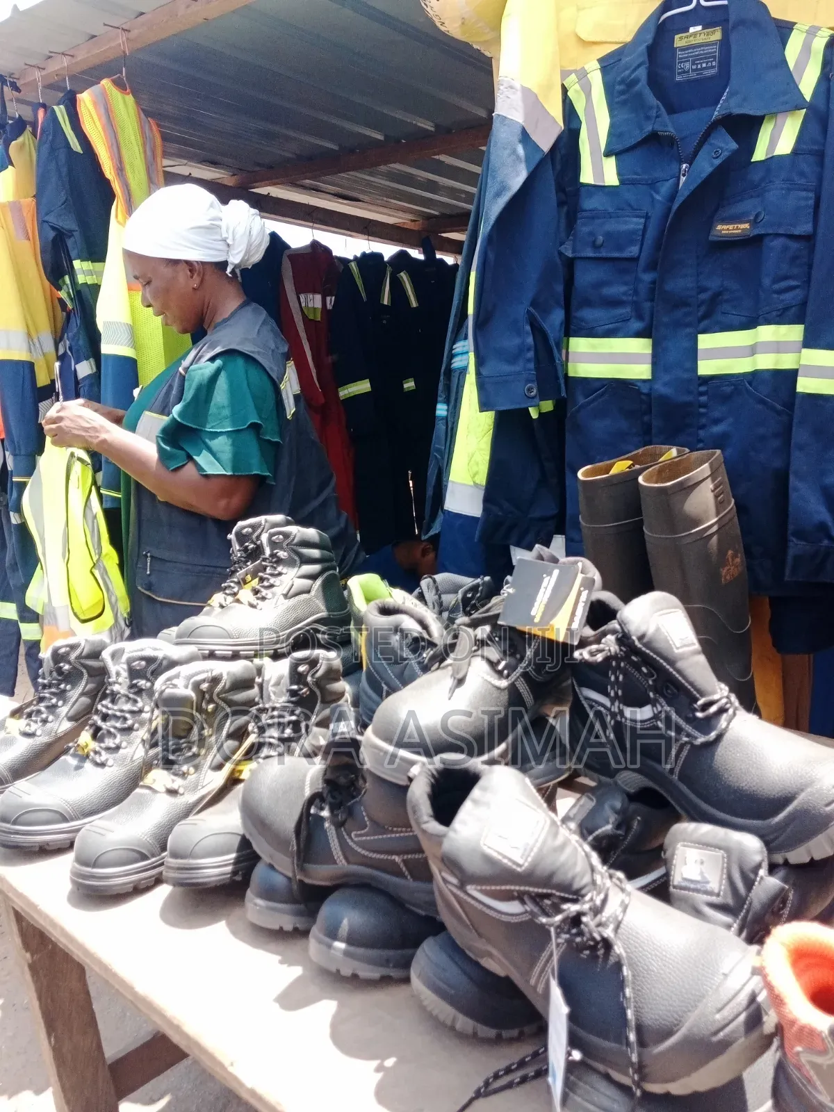 Working Gears and Safety Boot and Reflector