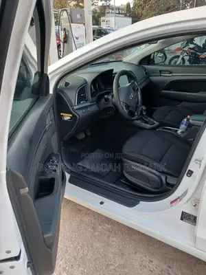 Hyundai Elantra 2018 White