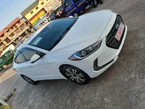Hyundai Elantra 2018 White