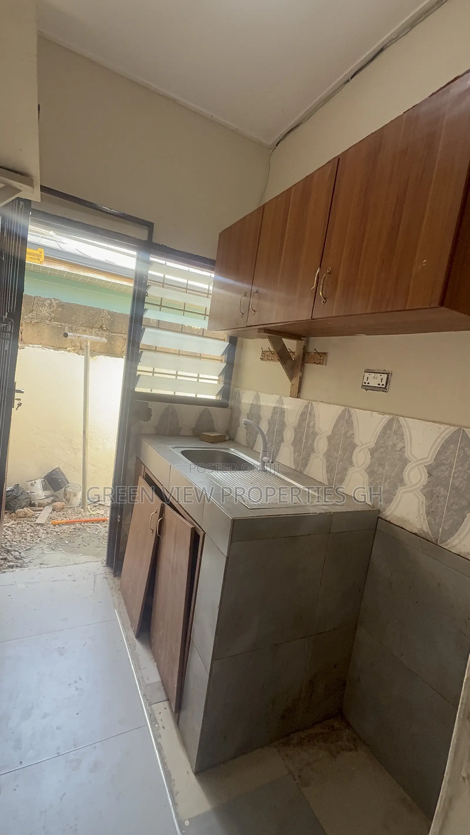 1bdrm Room & Parlour in West Hills Mall Area for rent