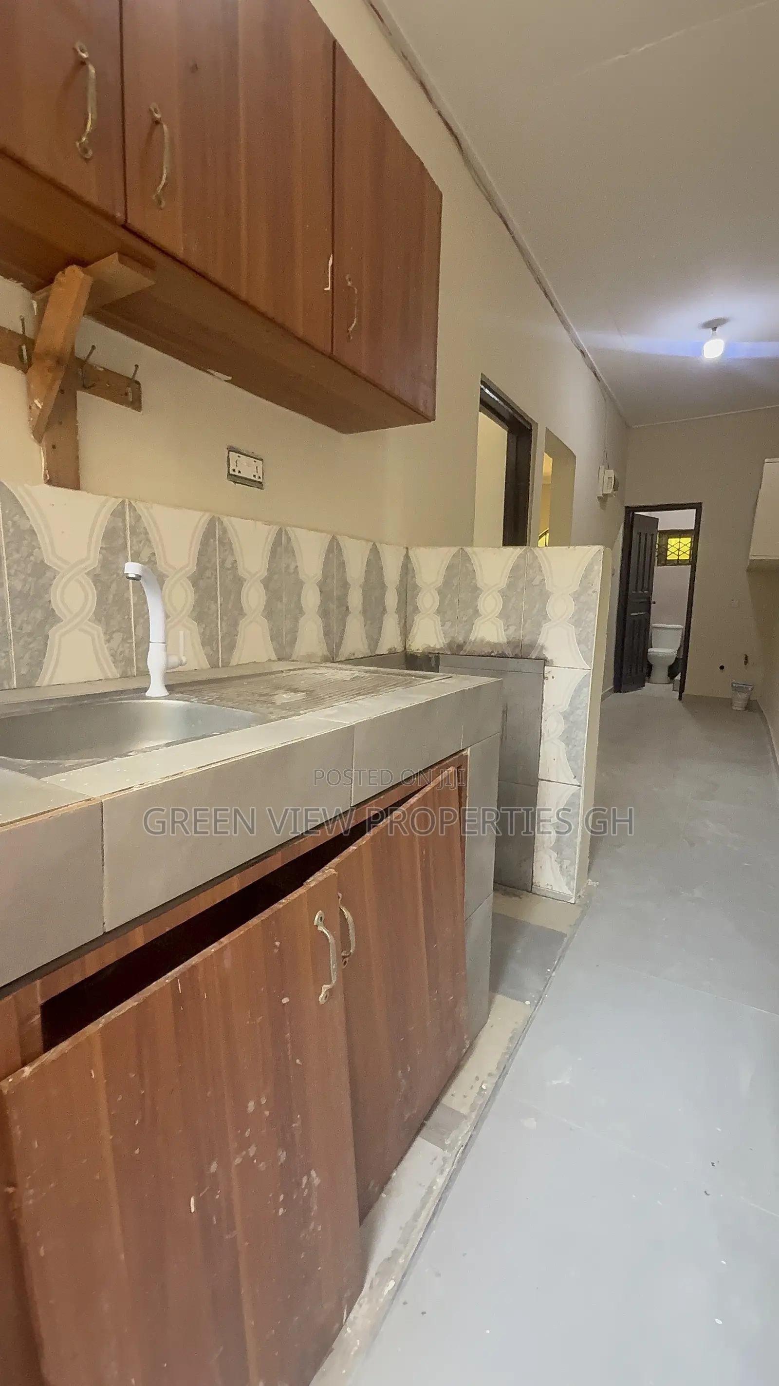 1bdrm Room & Parlour in West Hills Mall Area for rent