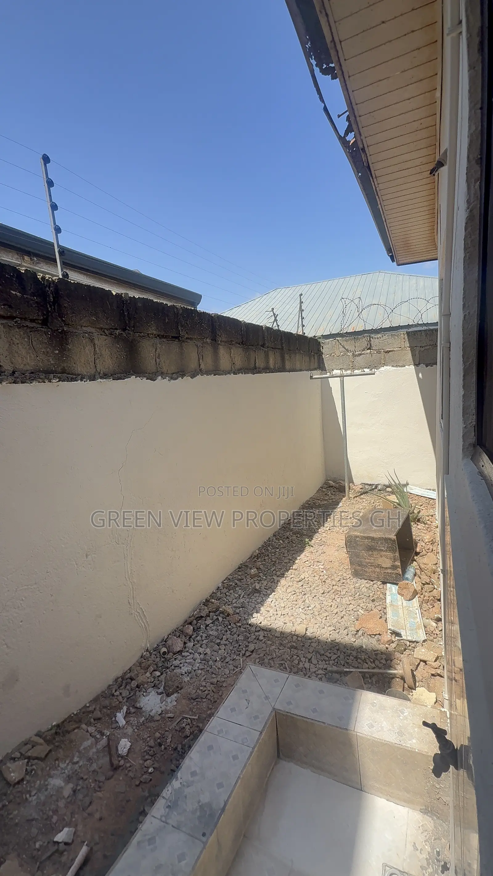 1bdrm Room & Parlour in West Hills Mall Area for rent