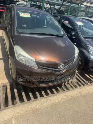 Toyota Vitz 1.3 FWD 5dr 2014 Brown