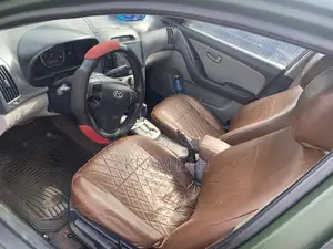 Hyundai Elantra 2010 Green