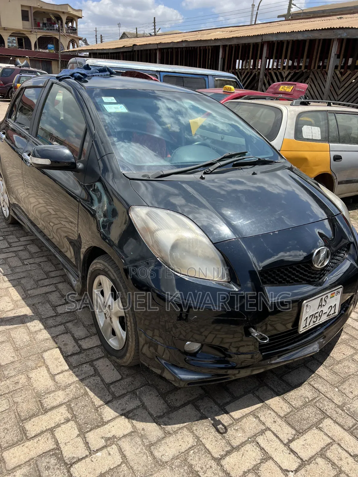 Toyota Vitz 1.3 FWD 5dr 2010 Black