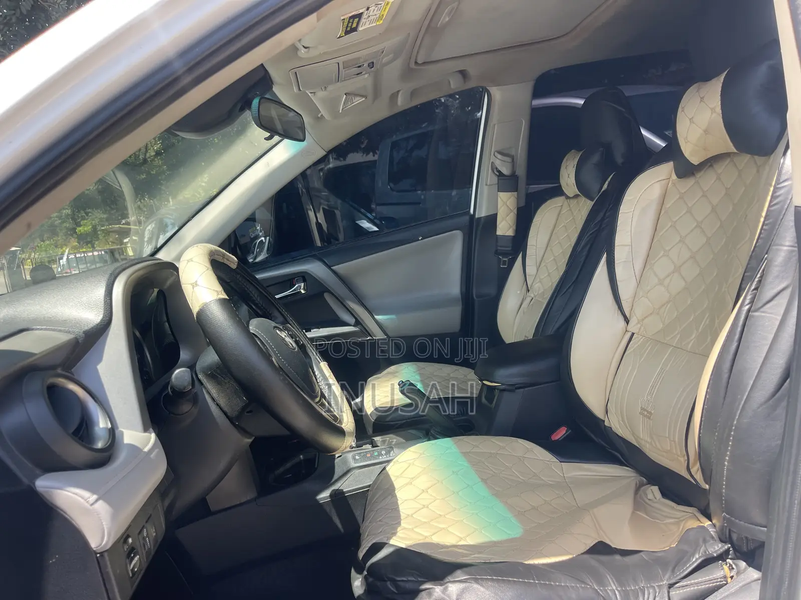 Toyota RAV4 XLE AWD (2.5L 4cyl 6A) 2017 White