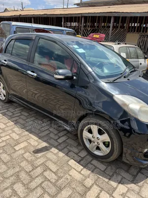 Toyota Vitz 1.3 FWD 5dr 2010 Black