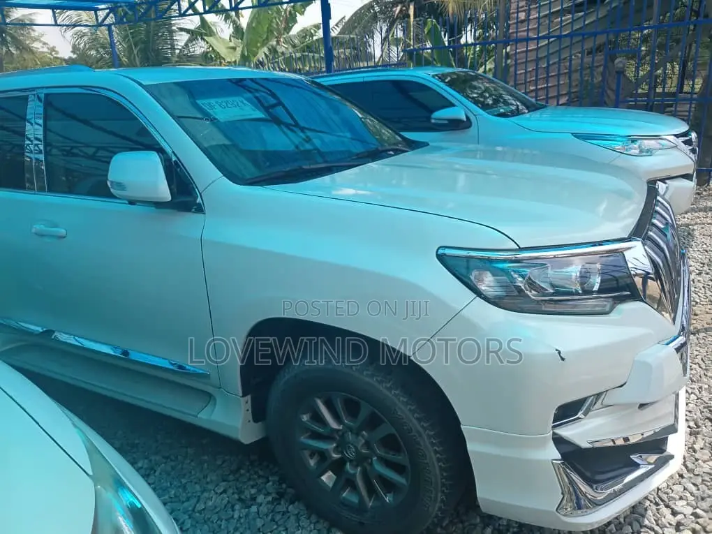 Toyota Land Cruiser Prado 2017 White