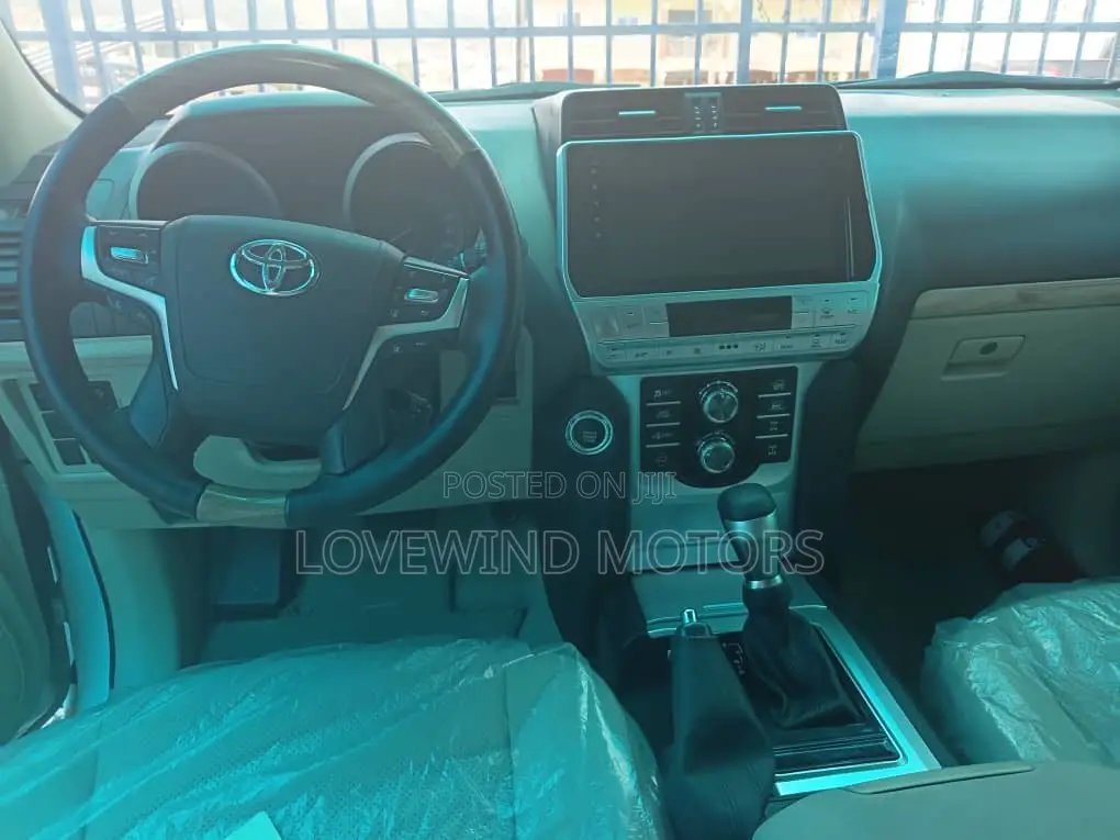 Toyota Land Cruiser Prado 2017 White