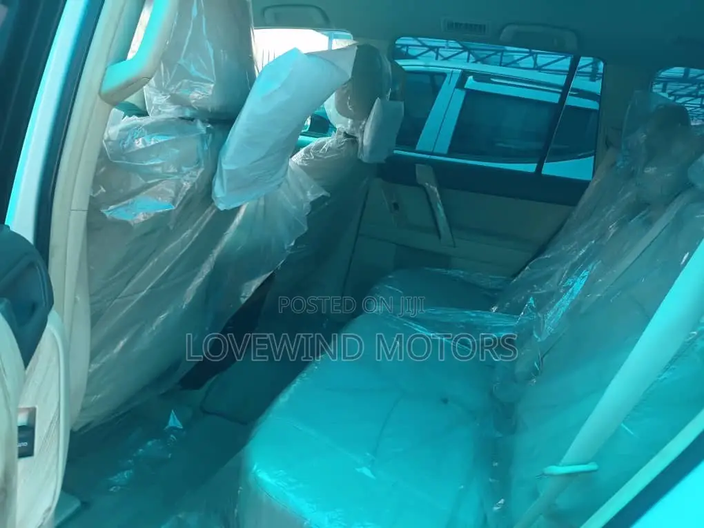 Toyota Land Cruiser Prado 2017 White