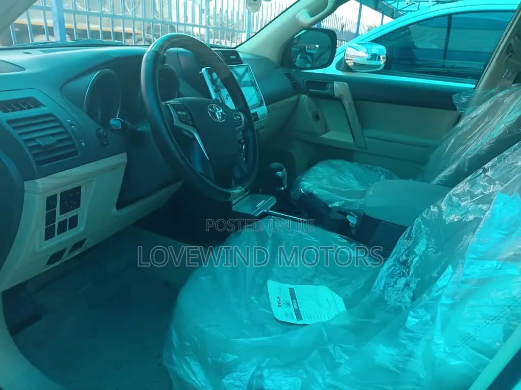 Toyota Land Cruiser Prado 2017 White
