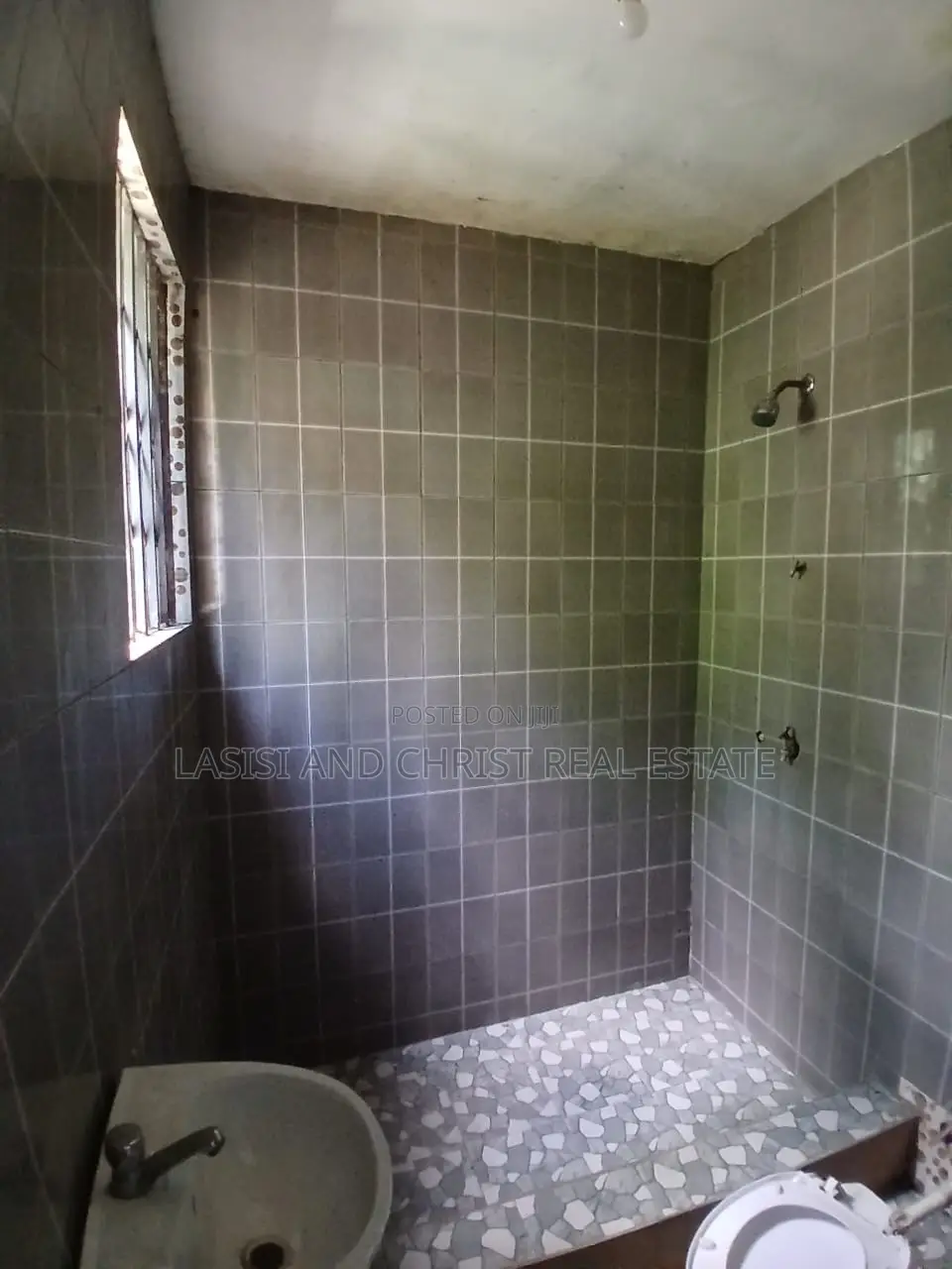 1bdrm Apartment in Lasisi And Christ, Amasaman for rent