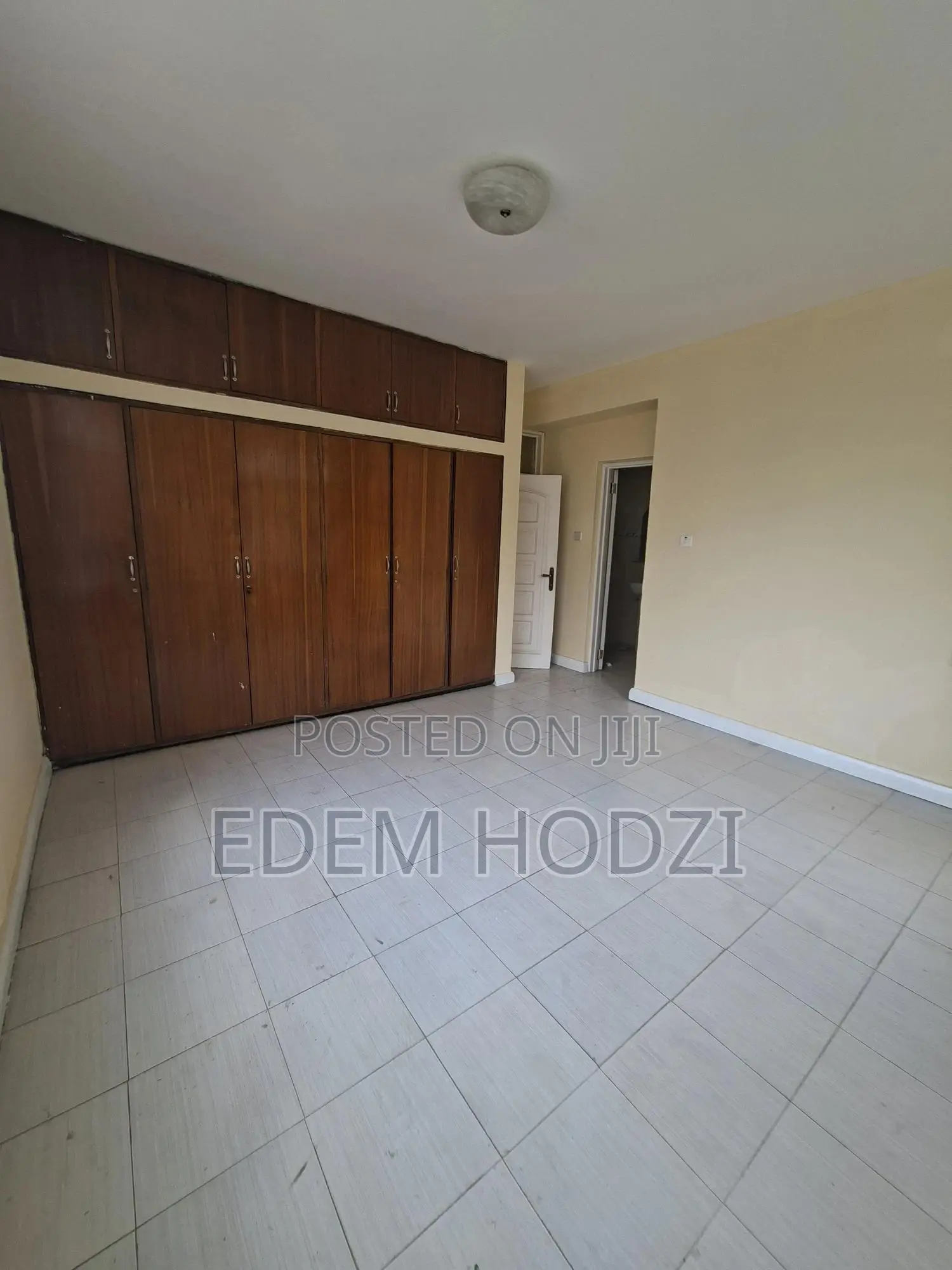 3bdrm Block of Flats in 2B Court 5, Housing Down for sale
