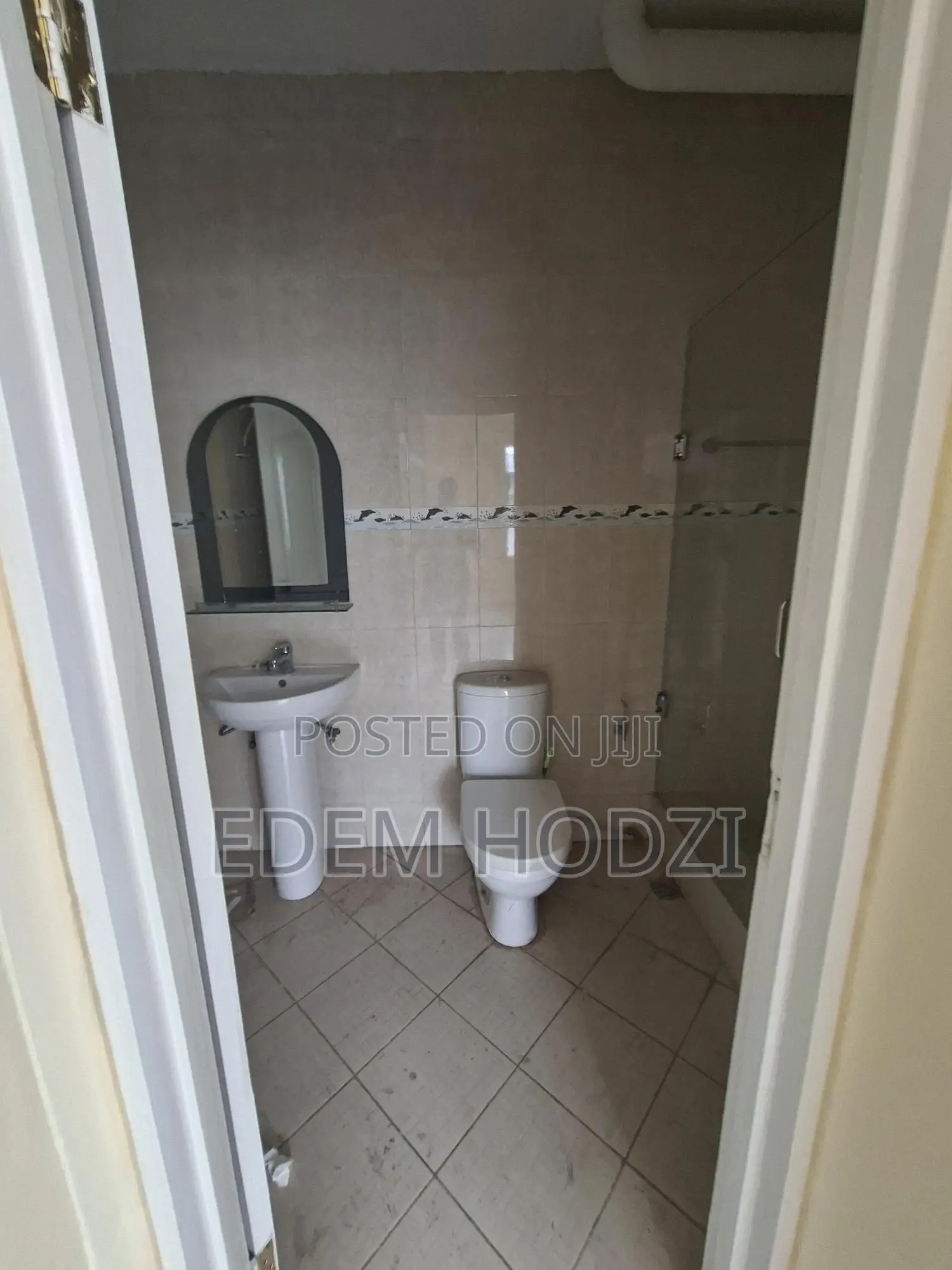 3bdrm Block of Flats in 2B Court 5, Housing Down for sale