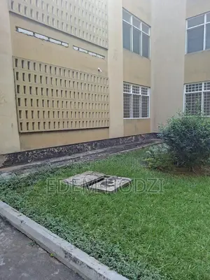 3bdrm Block of Flats in 2B Court 5, Housing Down for sale