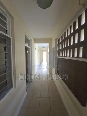 3bdrm Block of Flats in 2B Court 5, Housing Down for sale