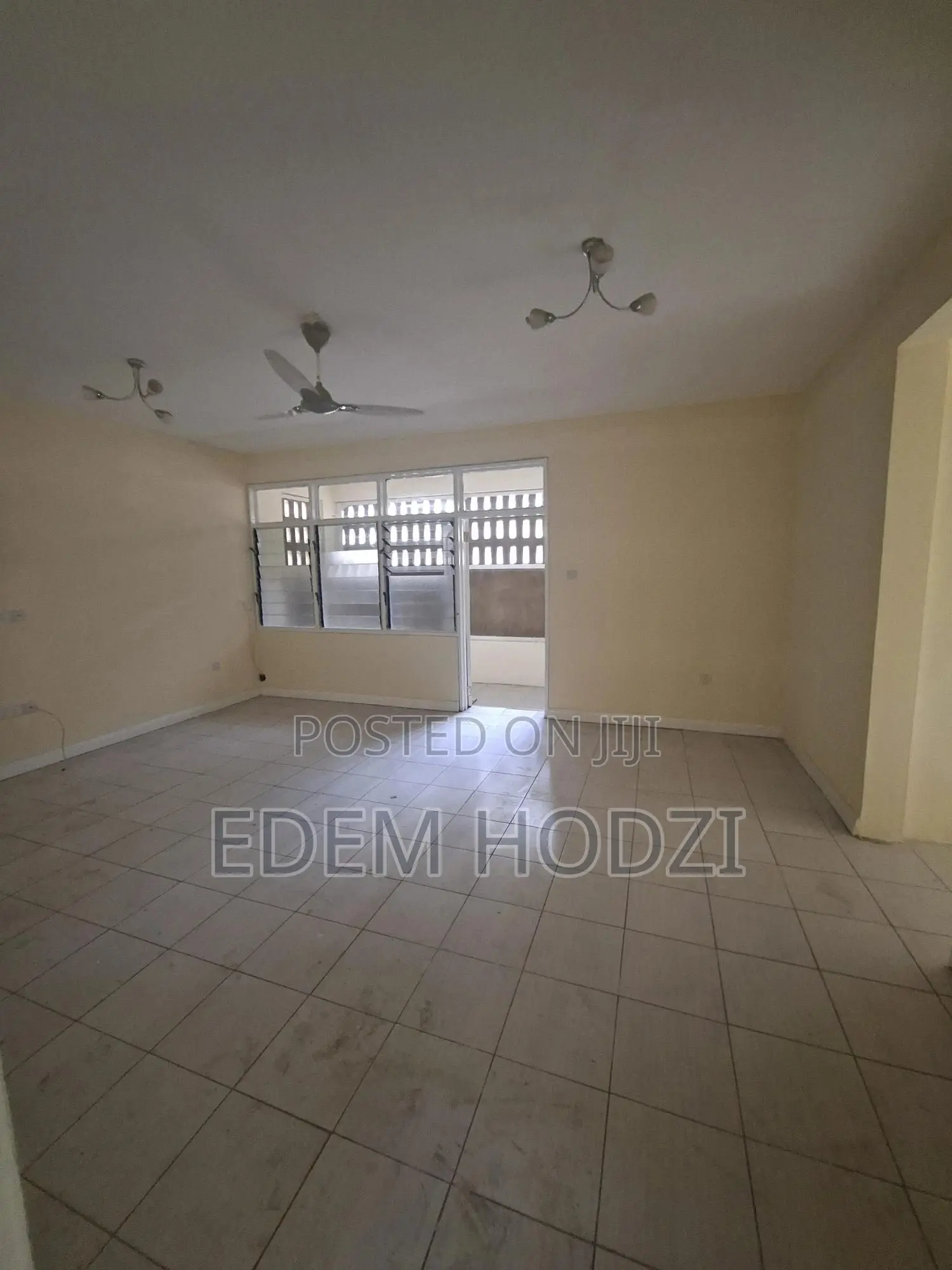3bdrm Block of Flats in 2B Court 5, Housing Down for sale