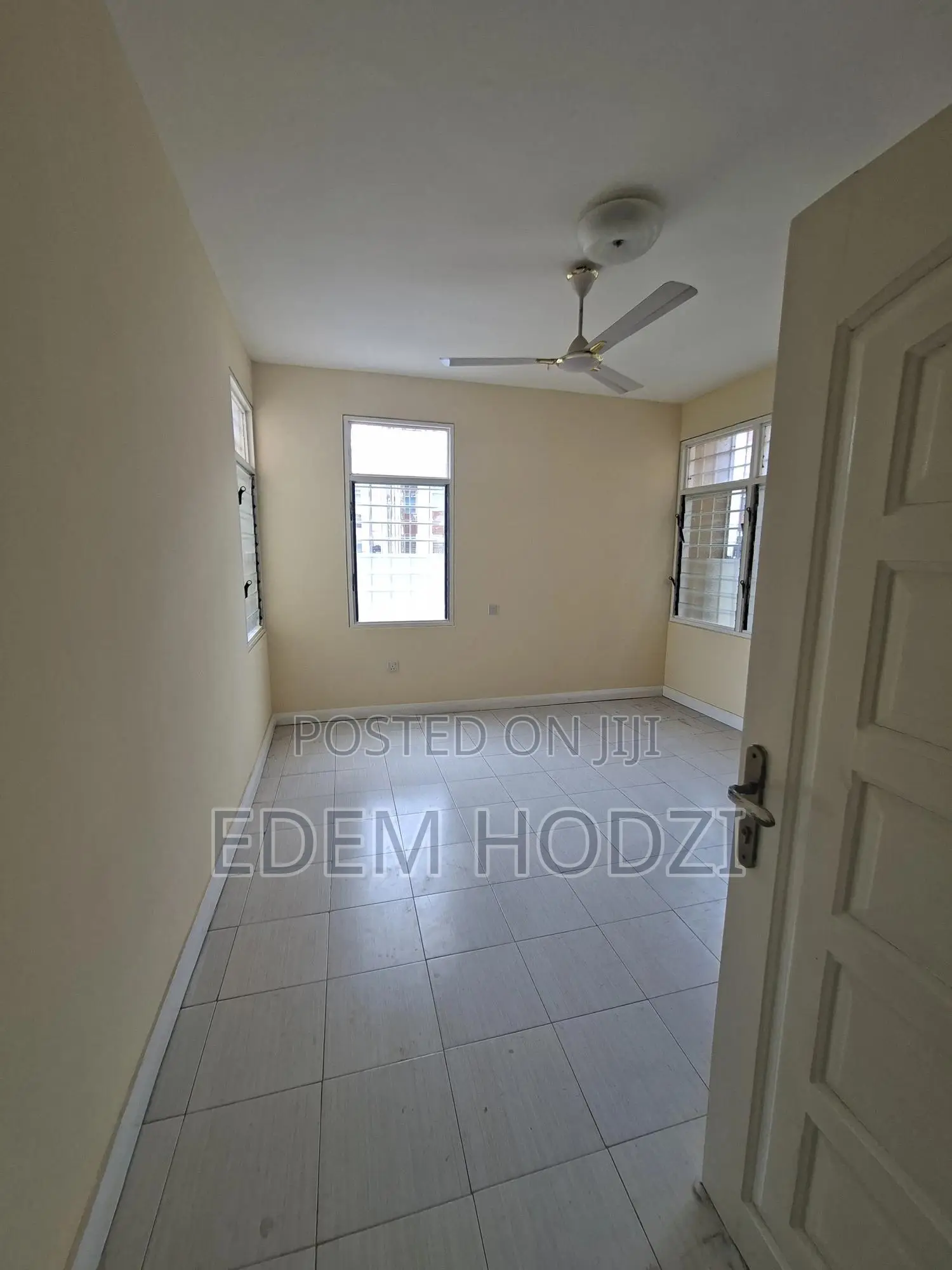 3bdrm Block of Flats in 2B Court 5, Housing Down for sale