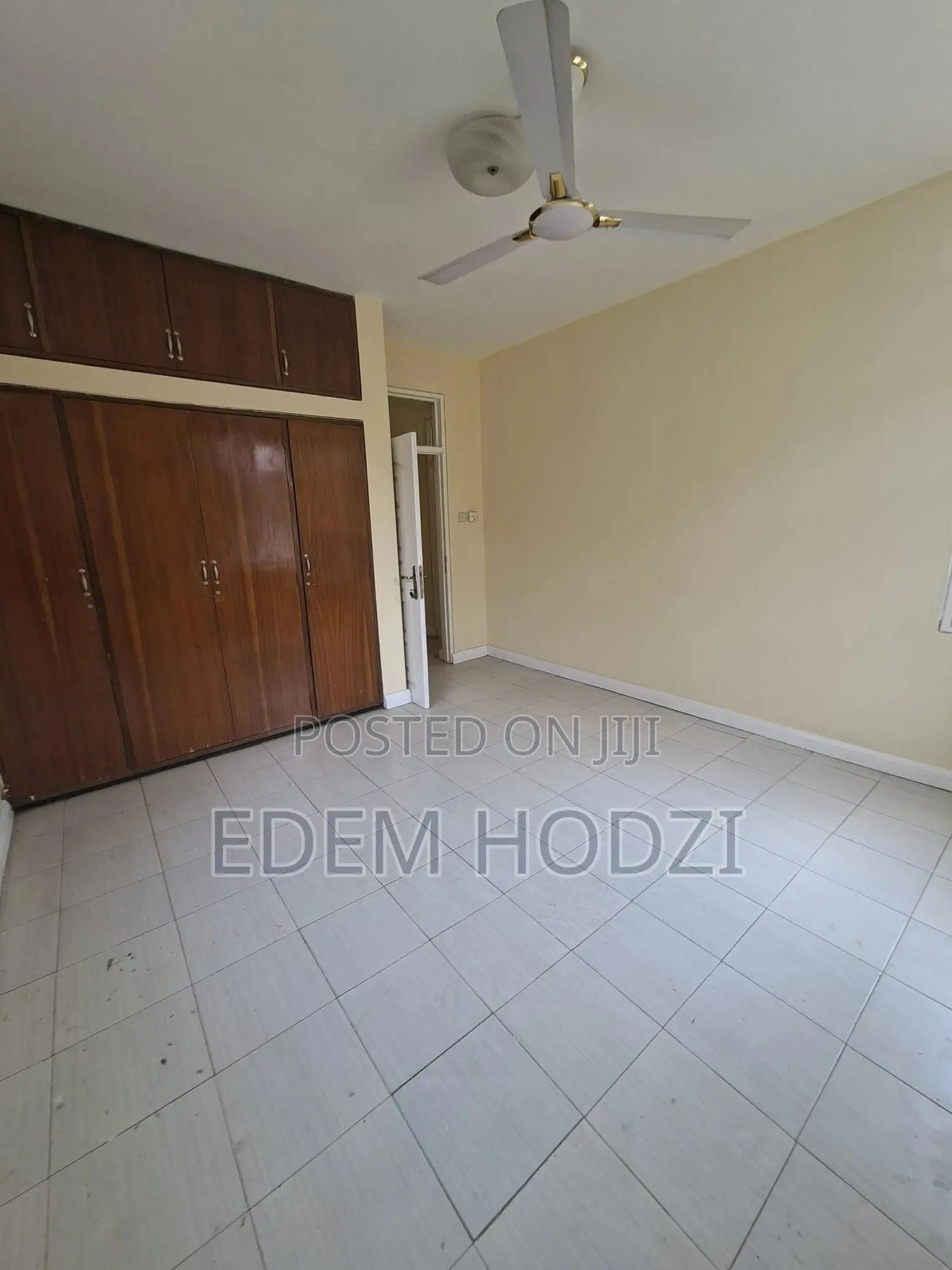 3bdrm Block of Flats in 2B Court 5, Housing Down for sale