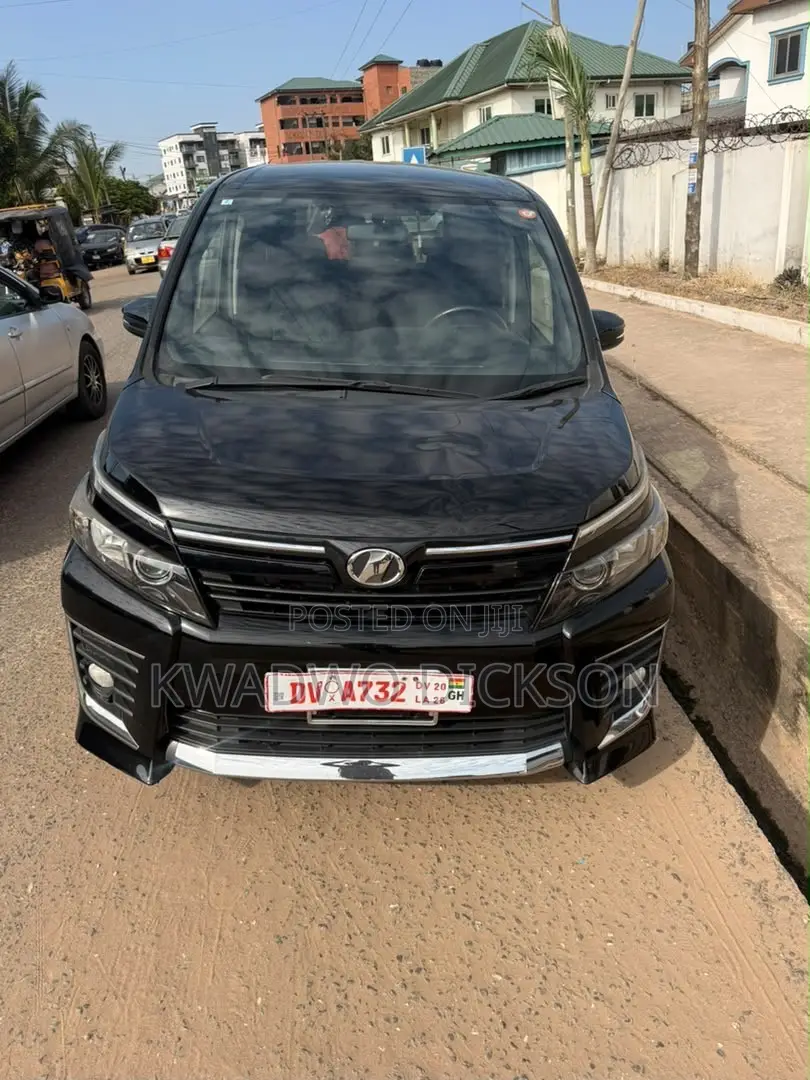 Toyota Voxy V 2WD 8-Seater 2014 Black