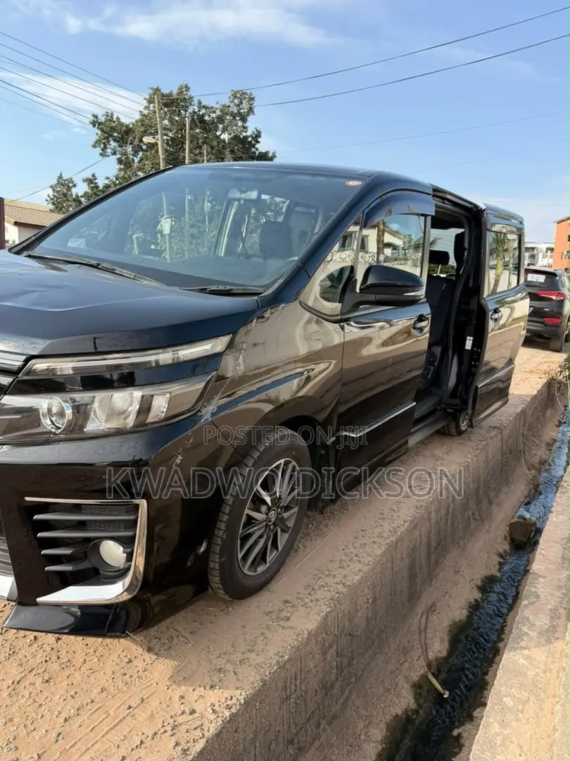 Toyota Voxy V 2WD 8-Seater 2014 Black