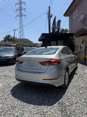 Hyundai Elantra SE 2018 Silver