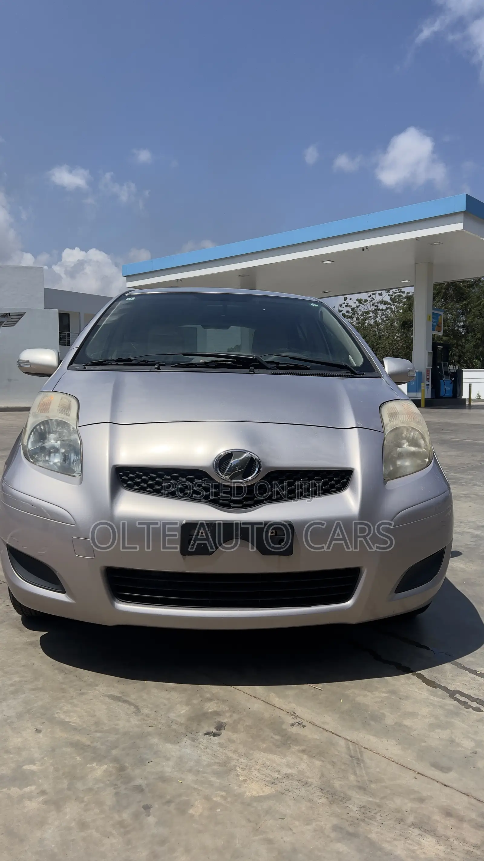 Toyota Vitz 1.3 FWD 5dr 2010 Silver