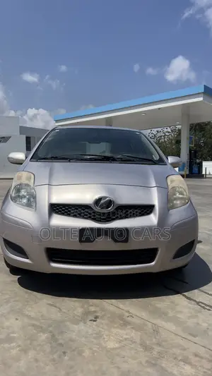 Toyota Vitz 1.3 FWD 5dr 2010 Silver