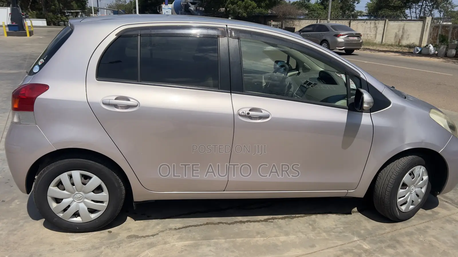 Toyota Vitz 1.3 FWD 5dr 2010 Silver