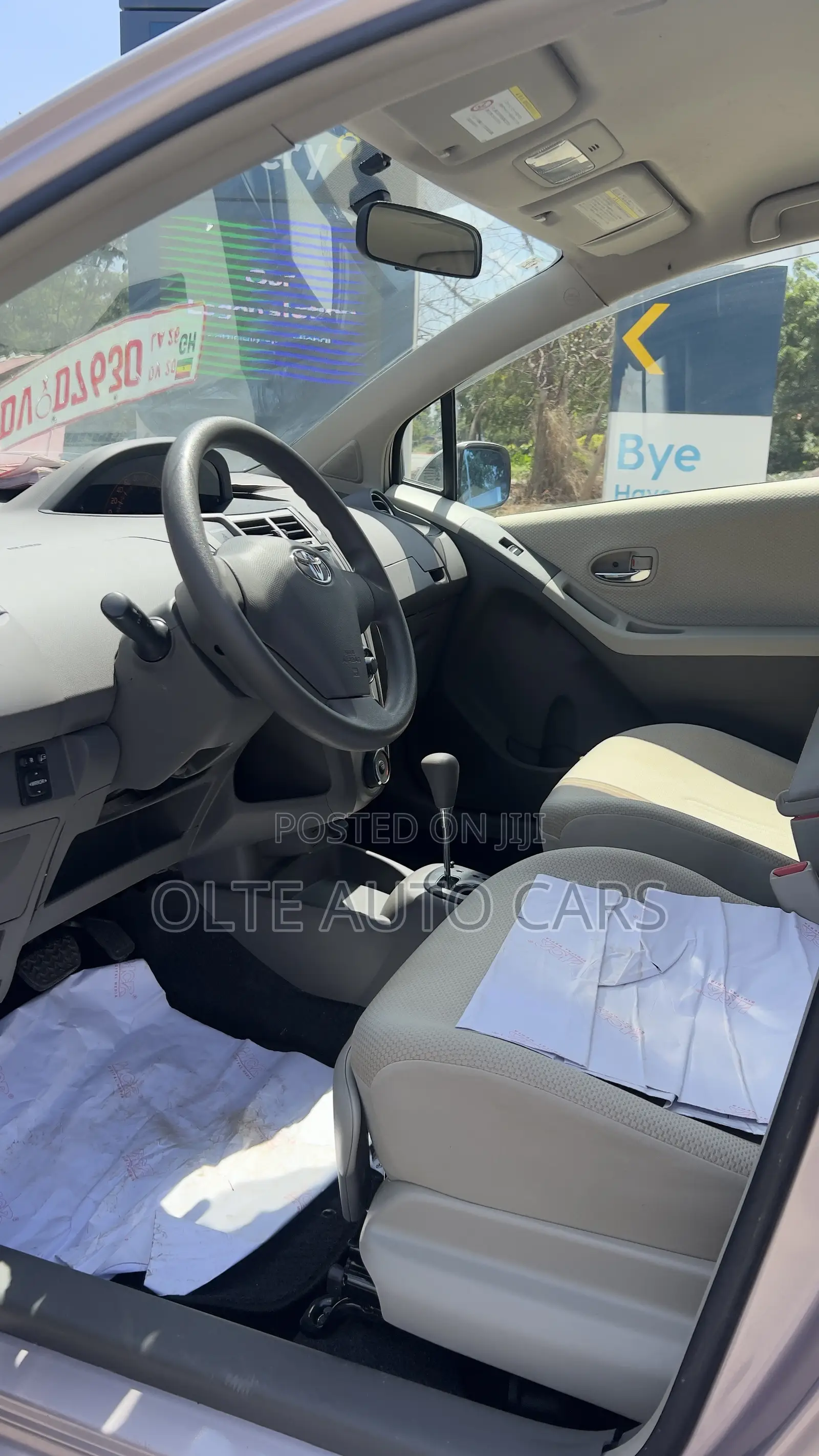 Toyota Vitz 1.3 FWD 5dr 2010 Silver